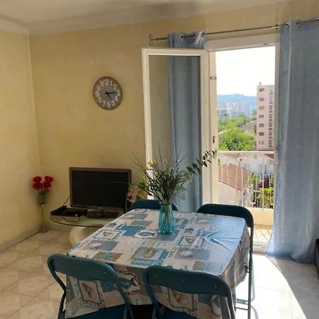 Charming Studio With Balcony Near The Appartement *